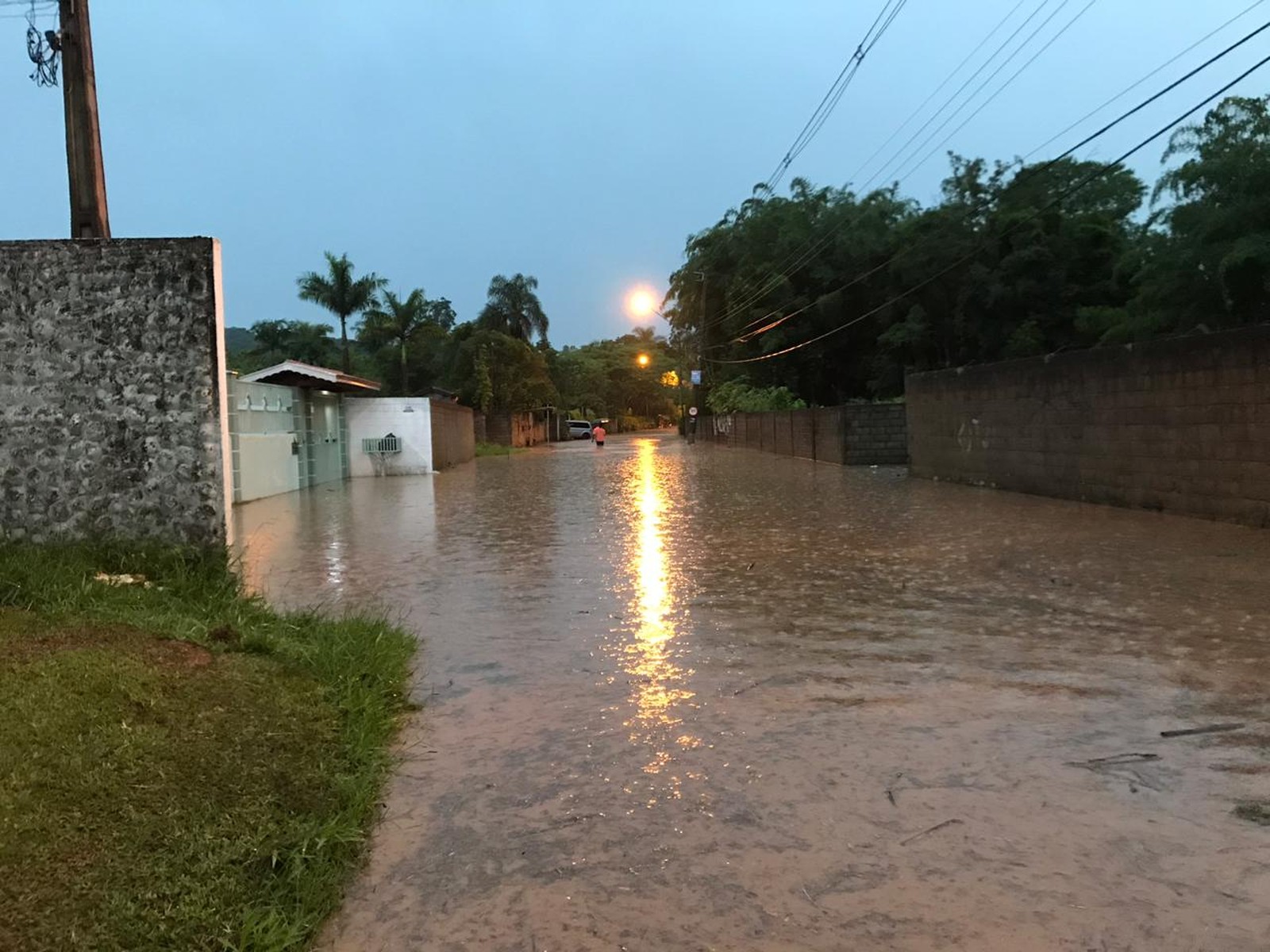 forte chuva causa transtornos em bairros de jundiai 1